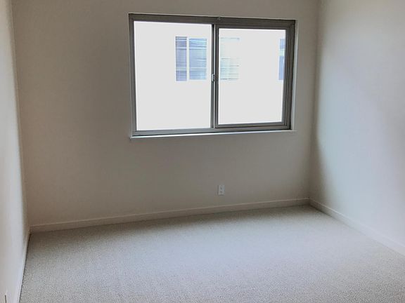 5th image of 479 Lincoln Cir APT 6