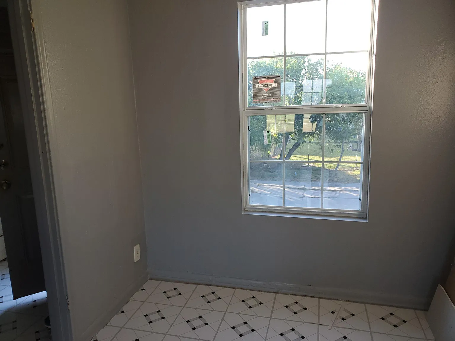 2 bed, 695 sqft, $1,050 — Photo 2