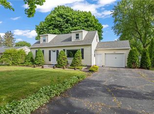 48 Shadmore Dr, Rochester, NY 14626