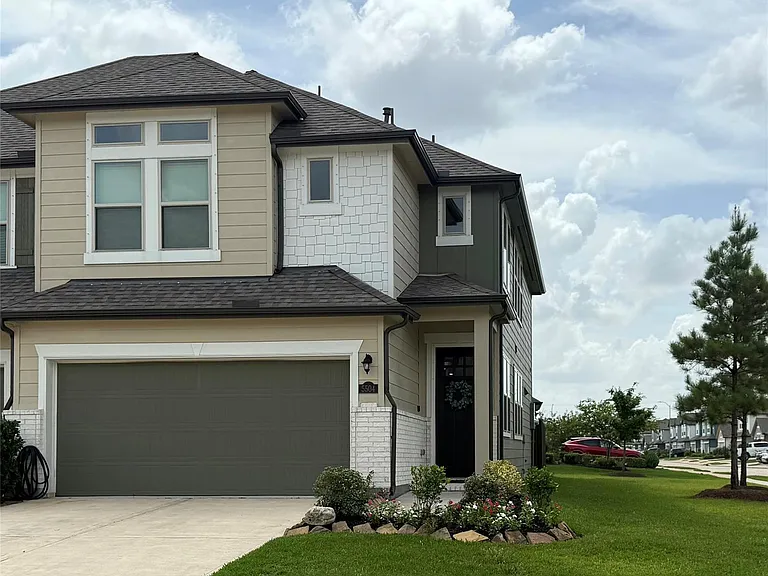 5504 Hyde Park Dr — Photo 1