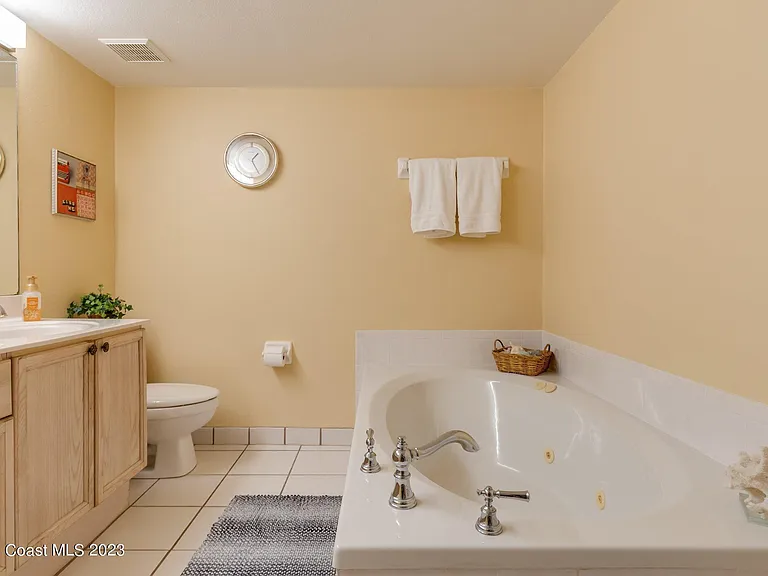 555 Harrison Ave #402 — Photo 26