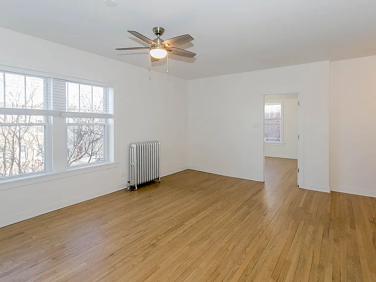 5208-14 N. Damen / 2000-10 W. Foster — Photo 32