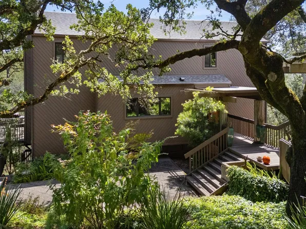 14 Oak Grove Way, Napa, CA 94559
