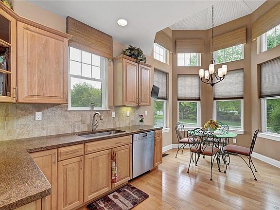 5th image of 76 Fairways Dr