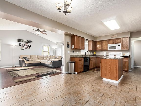 3rd image of 4315 Promenade Ave