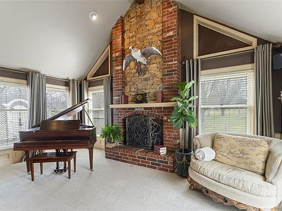 5th image of 15211 Long St