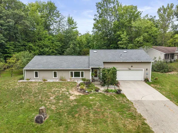 18145 148th Ave, Spring Lake, MI 49456
