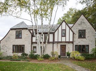 7022 N Belmont Ln, Fox Pt, WI 53217