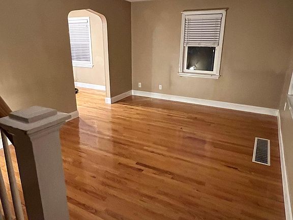 Living Room (12 x 15)