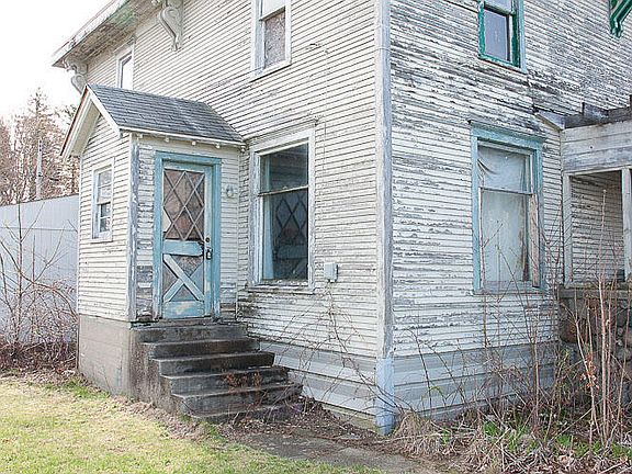 4th image of 126 White St