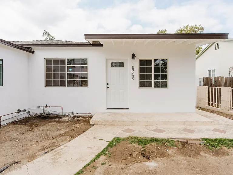 18308 Gresham St — Photo 7