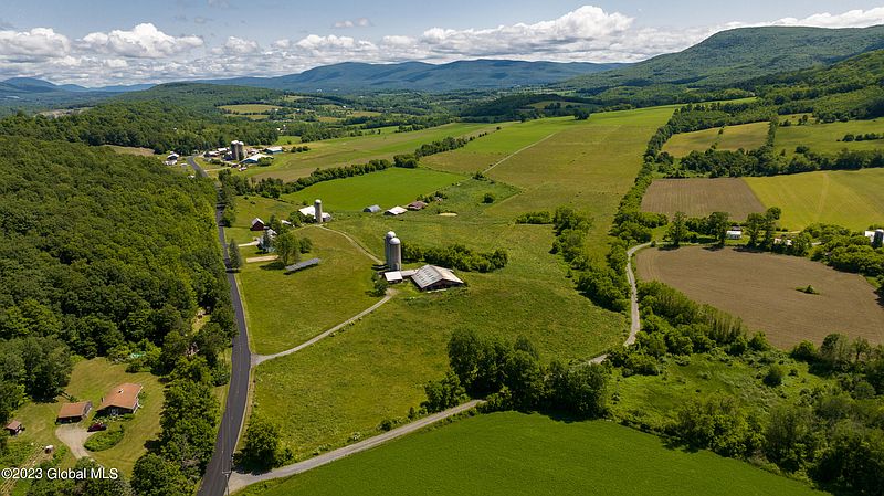 2nd image of 454 Breese Hollow Road