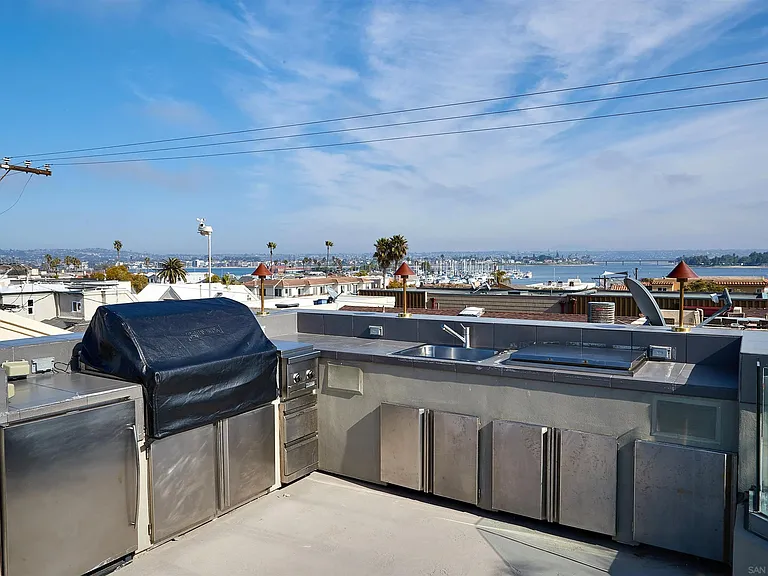 3377 Ocean Front Walk — Photo 17