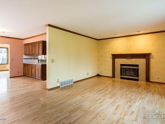 5th image of 15367 Canary Dr