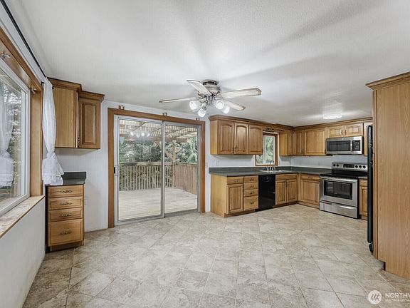 4th image of 5703 318th Avenue NE