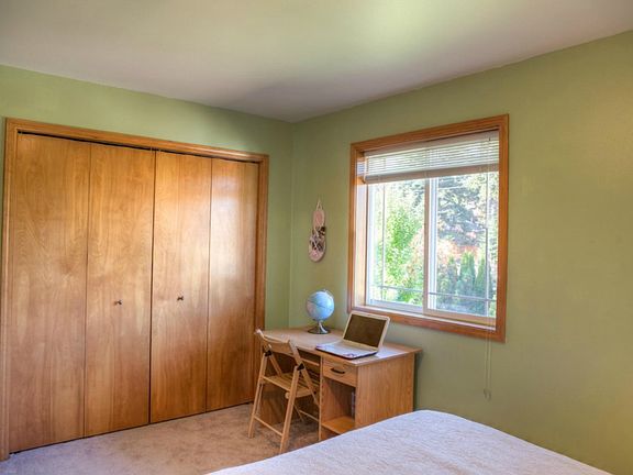 5th image of 406 Castlewood Pl