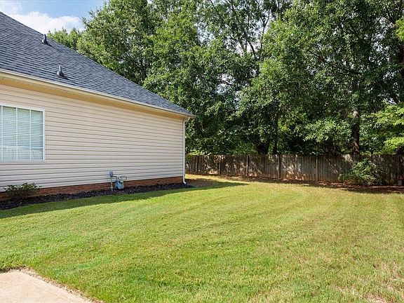5th image of 311 Lake Lennox Dr
