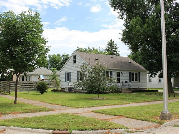 2nd image of 820 Winifred St