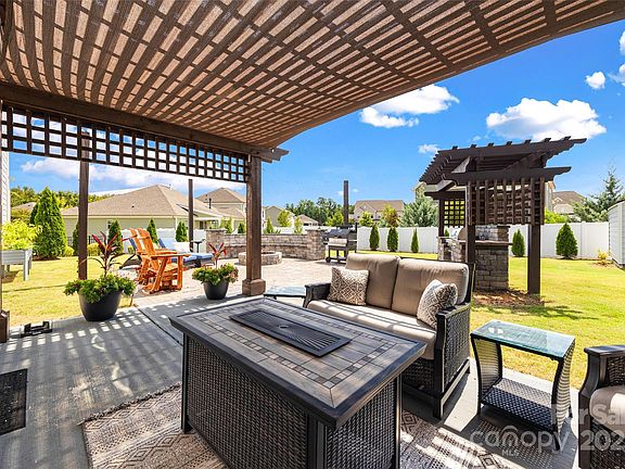 5th image of 2457 Moher Cliff Dr