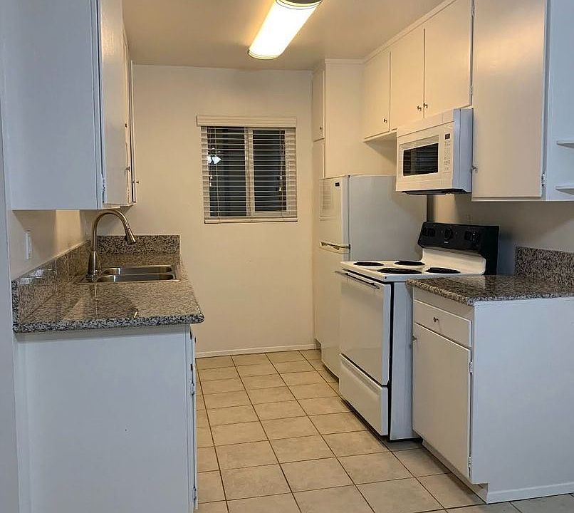 1st image of 20353 Saticoy St #12A