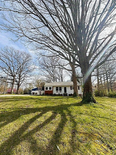 1st image of 601 Crestwood Dr