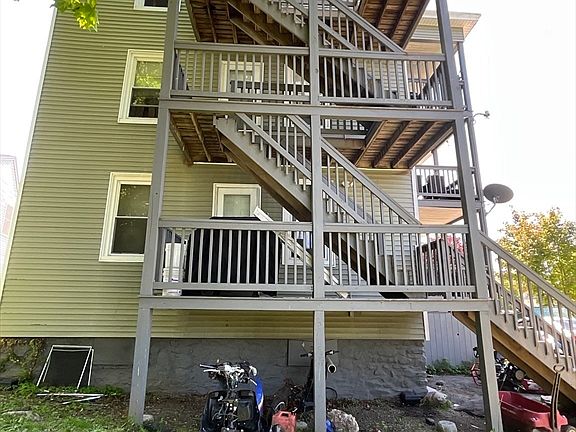 3rd image of 121 Charlton St