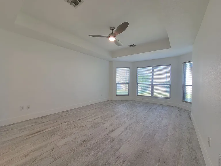 405 Darkwoods Dr — Photo 17