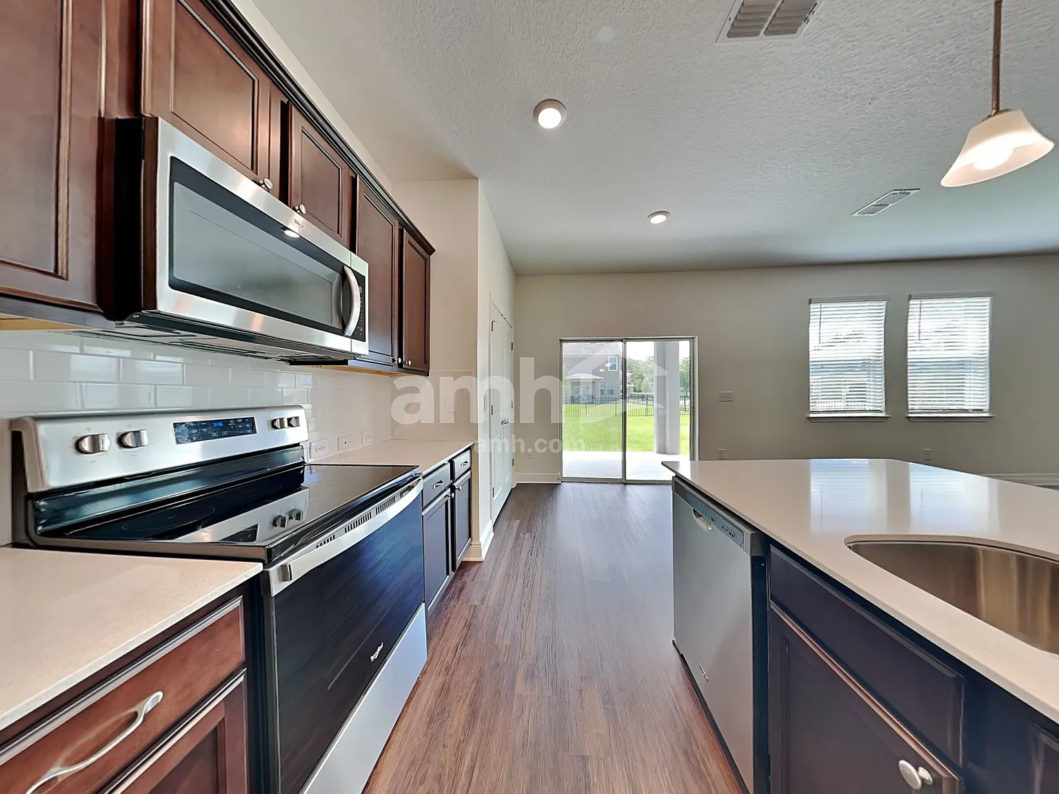 4 bed, 2.5 bath, 1977 sqft, $2,440 — Photo 3