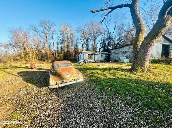 107 N Ash St, Monett, MO 65708