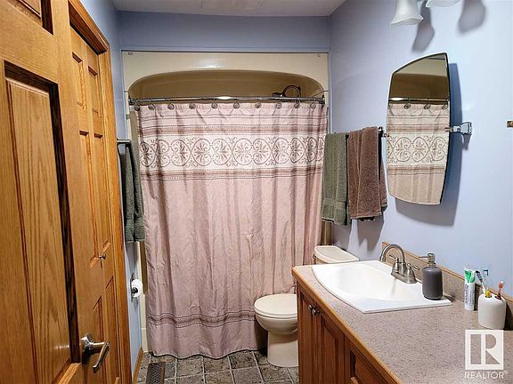 4th image of 4702 45th St