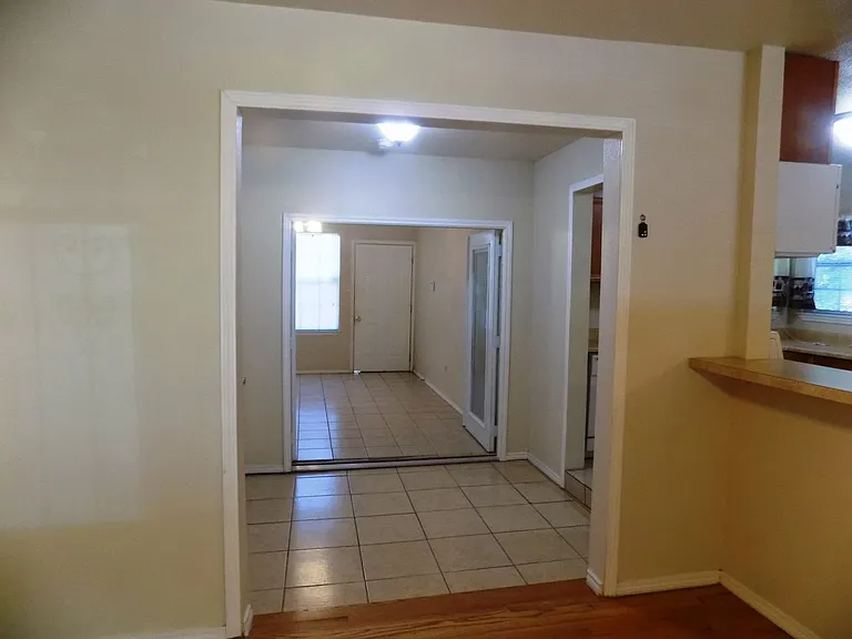 636 W Norwood Ct — Photo 7