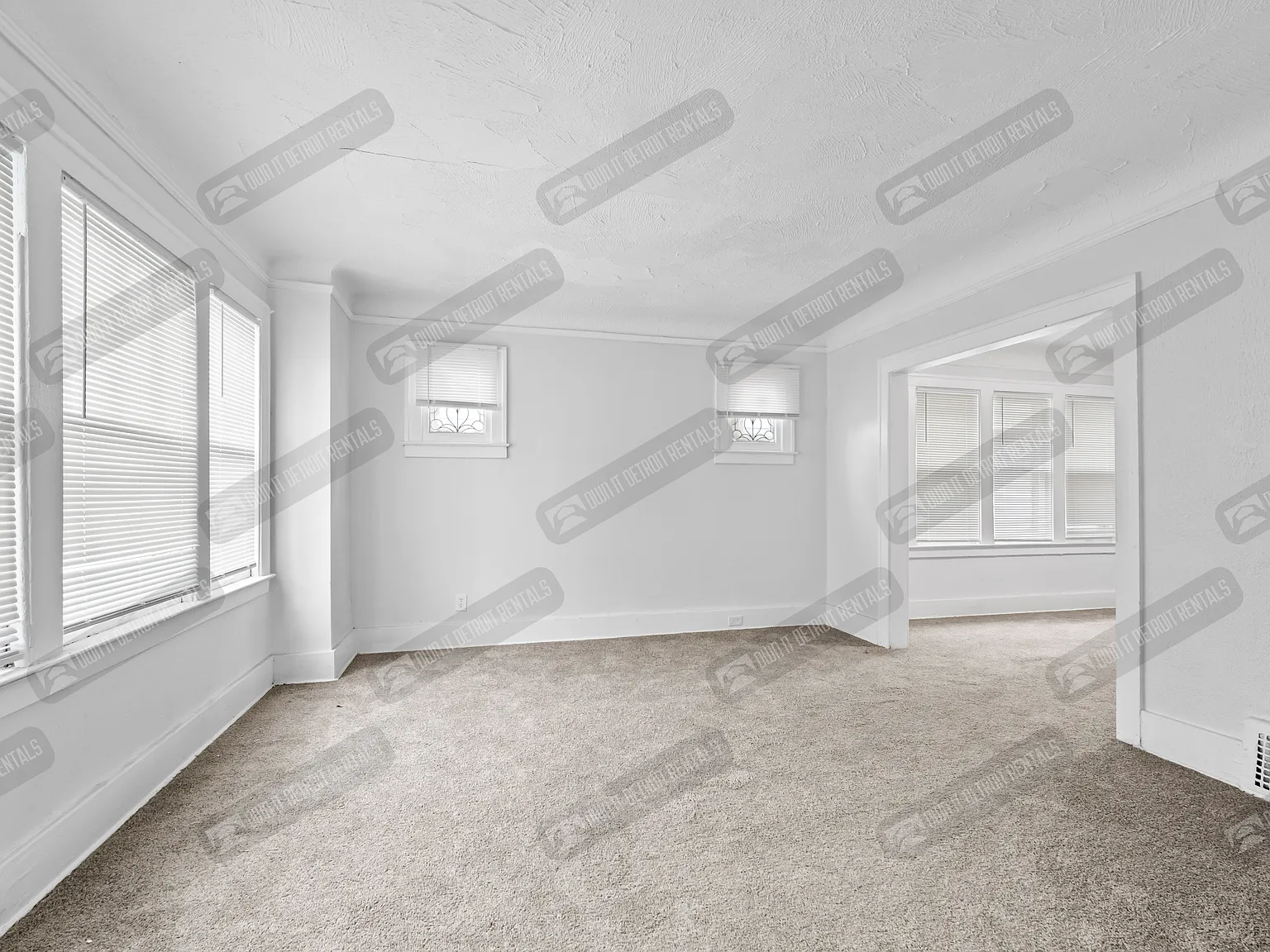 House- Multi Family — Photo 4