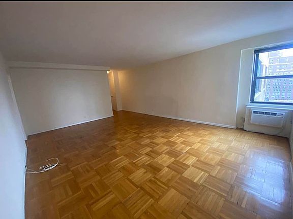 4th image of 399 E 72nd St APT 14