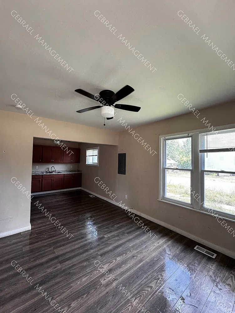 1202 Vermilya — Photo 4