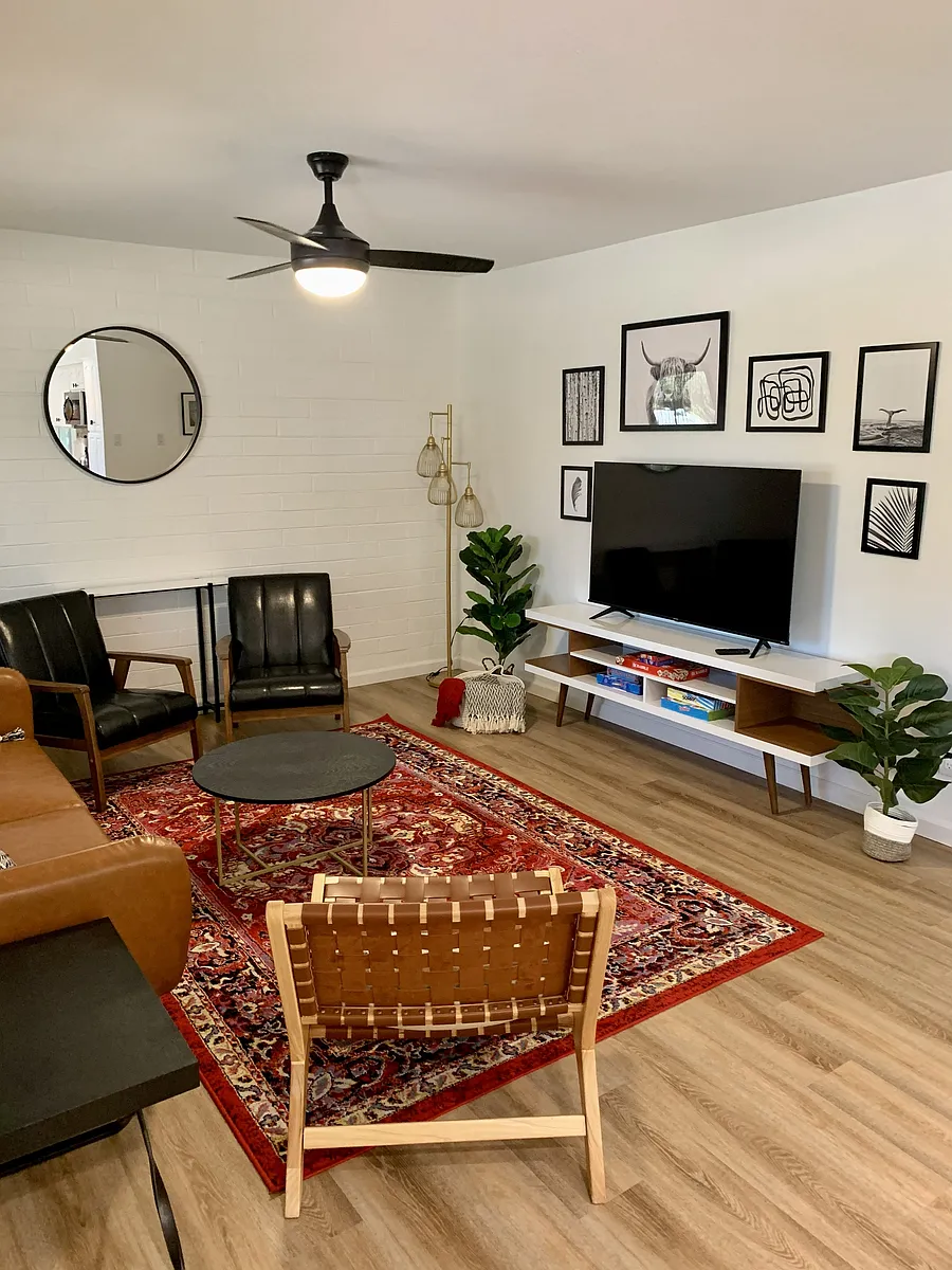 Living Room - 326 E Taylor St