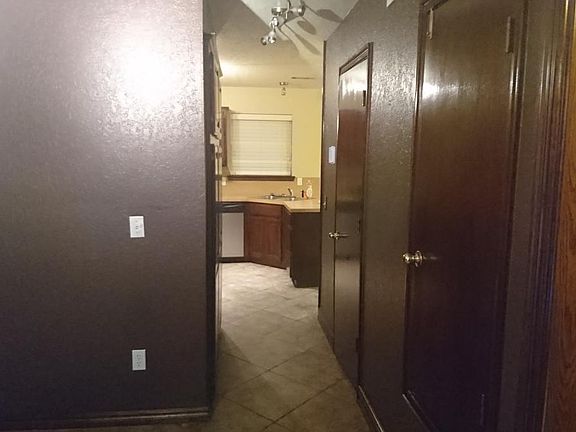 Hallway to the kitchen