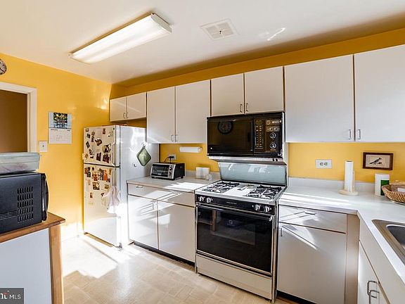4th image of 10661 Montrose Ave APT 1