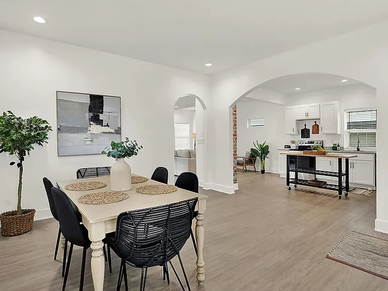 1439 Deloss St — Photo 3