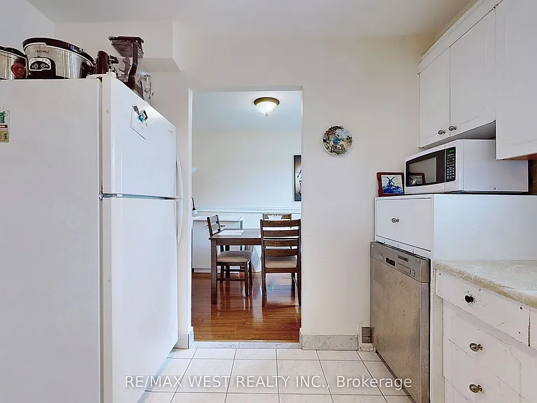 139 Ranee Ave #MAIN FLOOR — Photo 14