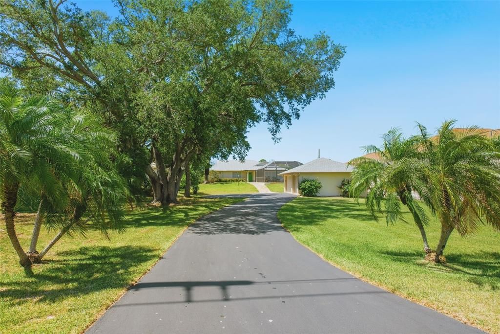 880 Lemon Bay Dr, Venice, FL - View 2