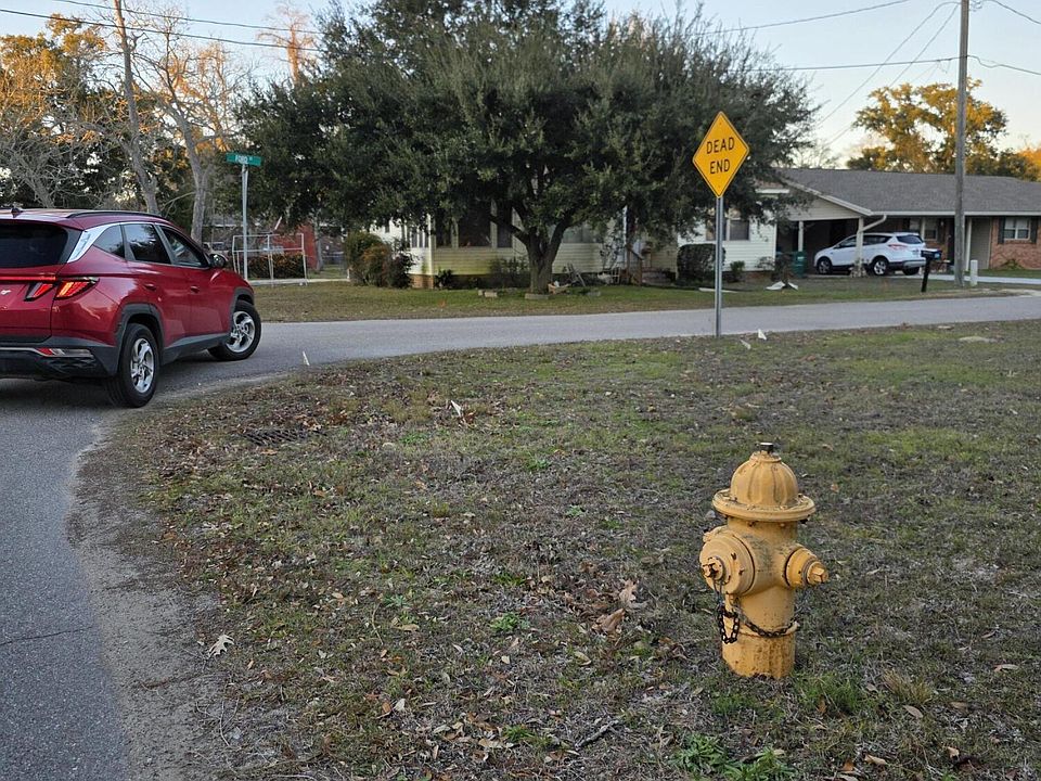 2nd image of 624 Fournier Ave
