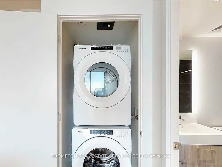 1 Yorkville Ave #2910 — Photo 15