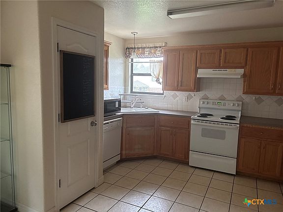 5th image of 4802 Sapphire Dr