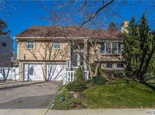 2914 Judith Dr, Merrick, NY 11566