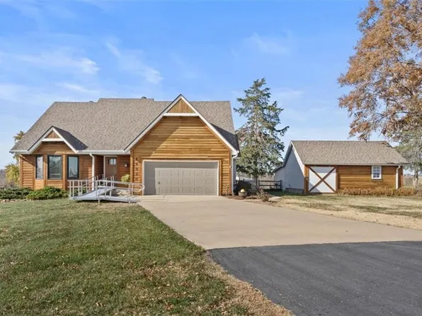 19820 Cedar Niles Rd, Gardner, KS 66030