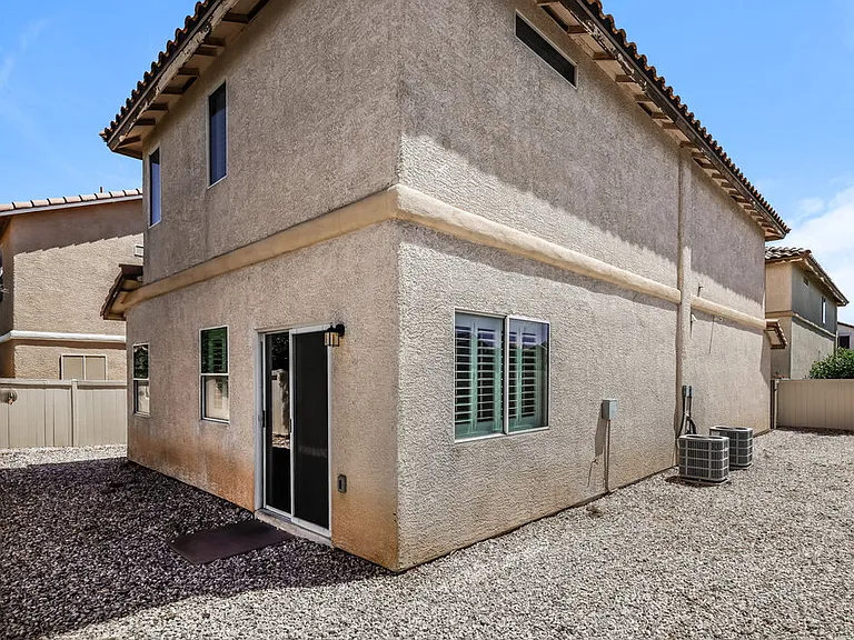 9327 Pyrope Ct — Photo 17