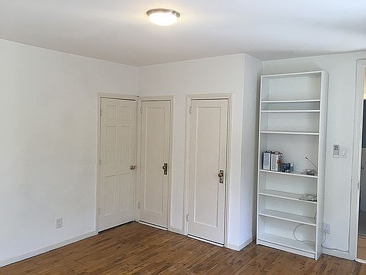 4th image of 123 Henry St APT 2D