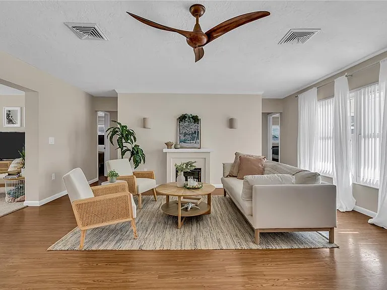 2449 Breakwater Cir — Photo 2
