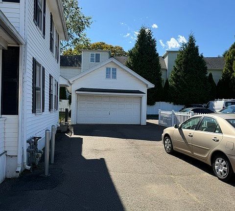 5th image of 301 Spruce St