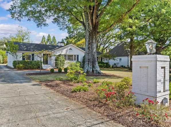 2821 Sharon Rd, Charlotte, NC 28211